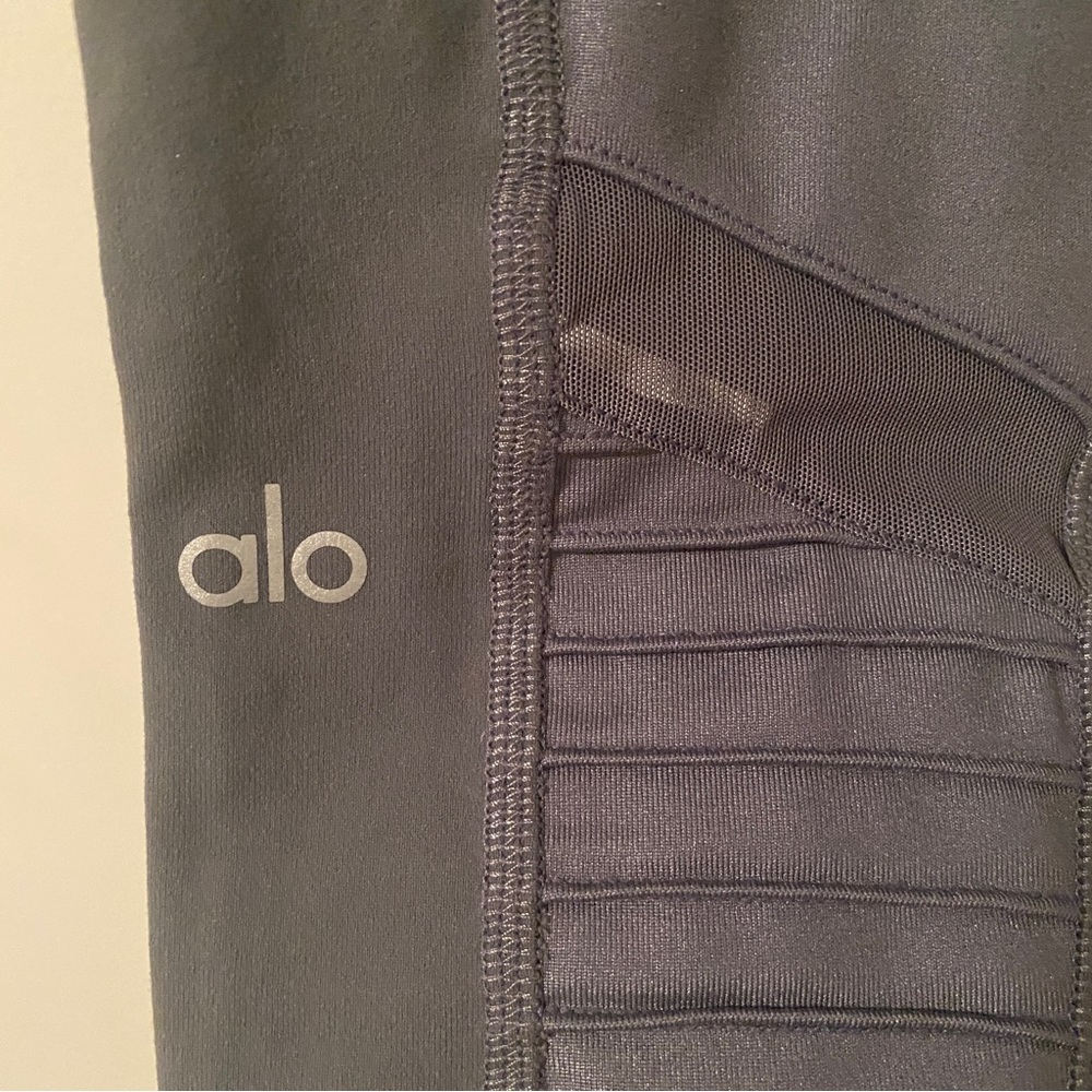 Alo Yoga gray Moto leggings size xs nwot